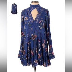 En Creme Floral Dress in Blue Small